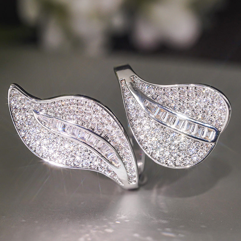 Lustrous Twin Petal Adjustable Ring