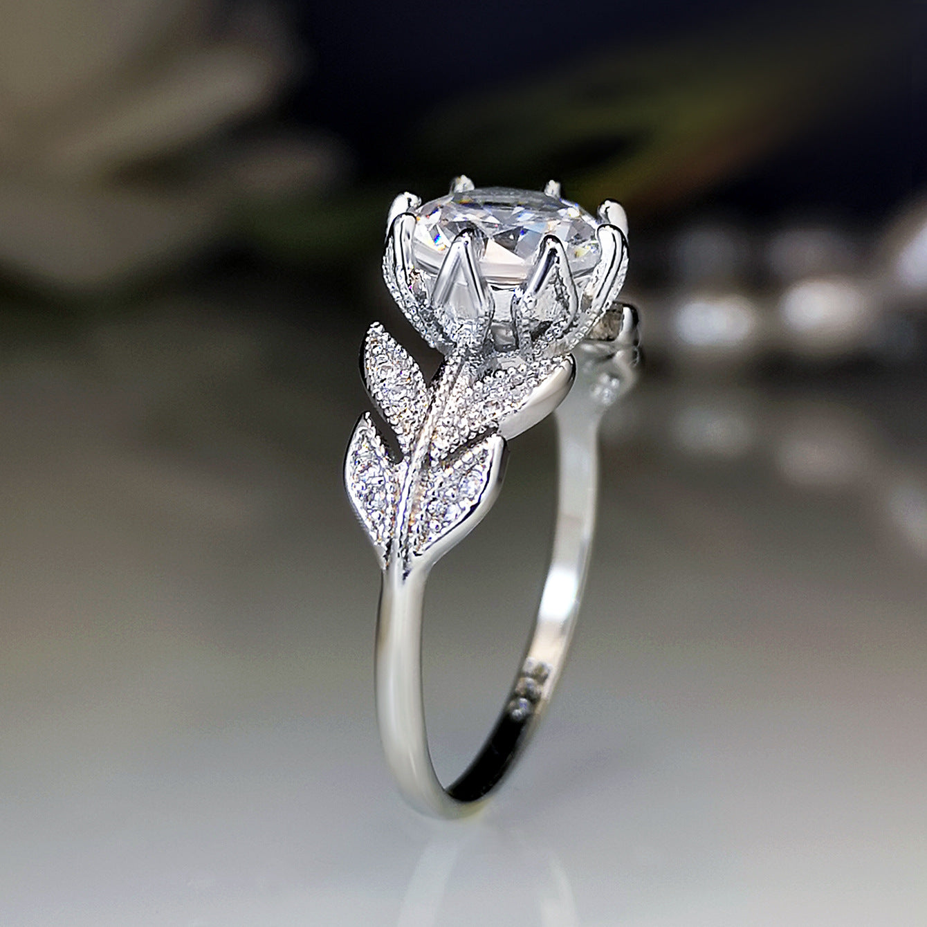 Bloomed Grace – Leaf Solitaire 925 Silver Plated Ring